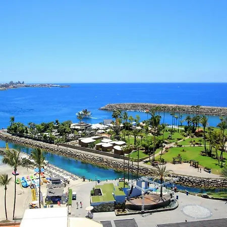 Appartement With Great Views And Pool