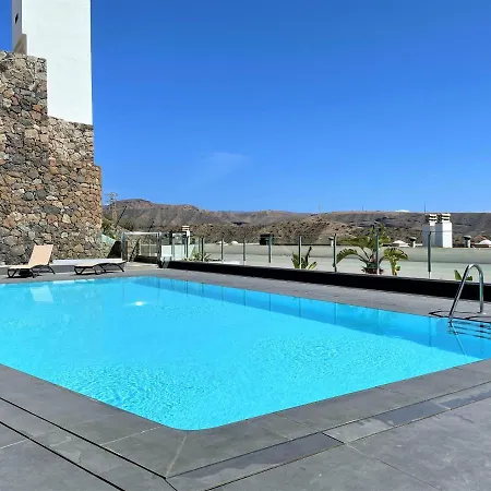 With Great Views And Pool Apartment *