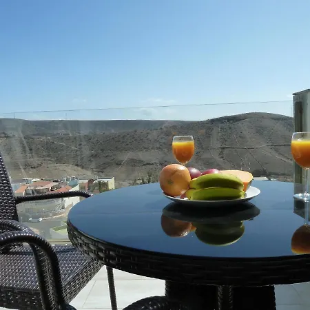 Apartment With Great Views And Pool